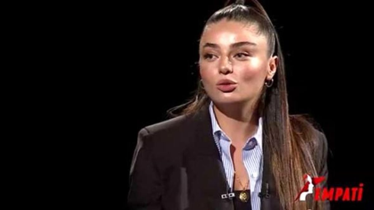 Ayça Ayşin Turan'ı gözyaşlarına boğan soru: Çocukluğum bitti...