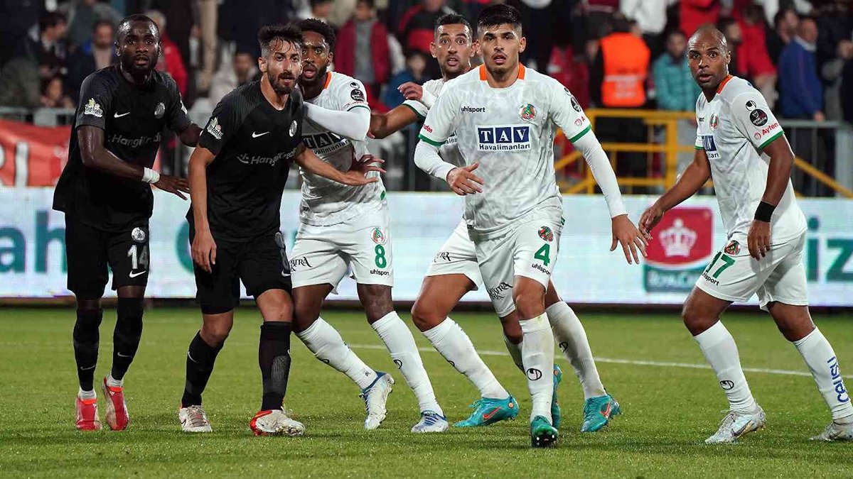 Ümraniyespor Süper Lig'de siftah yaptı