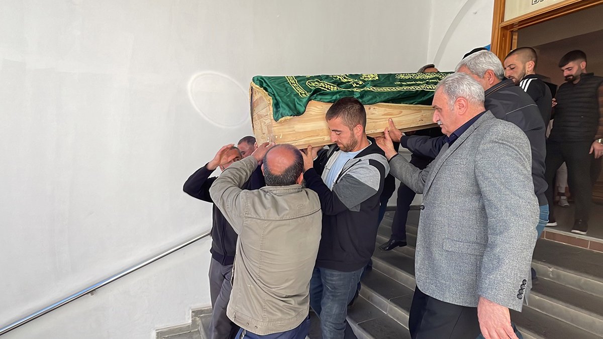 Bingöl'de öğrenciler arasında bıçaklı kavga: Liseli genç hayatını kaybetti