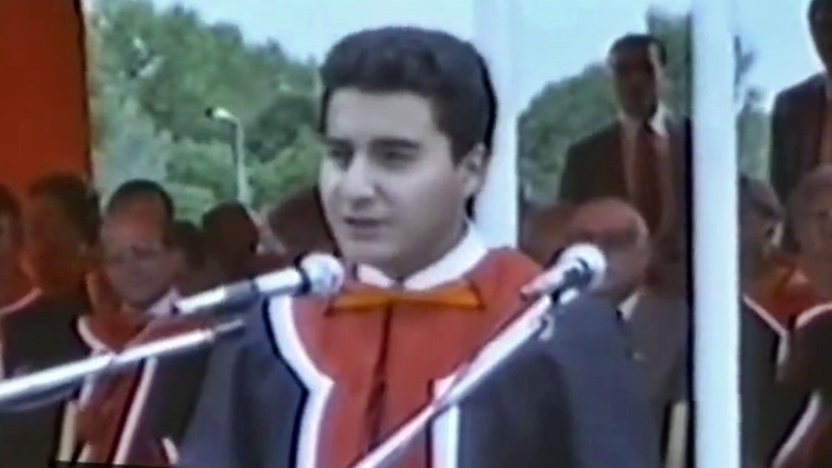 Babacan, 'Mezuniyetime geri döndüm' diyerek o görüntüleri paylaştı