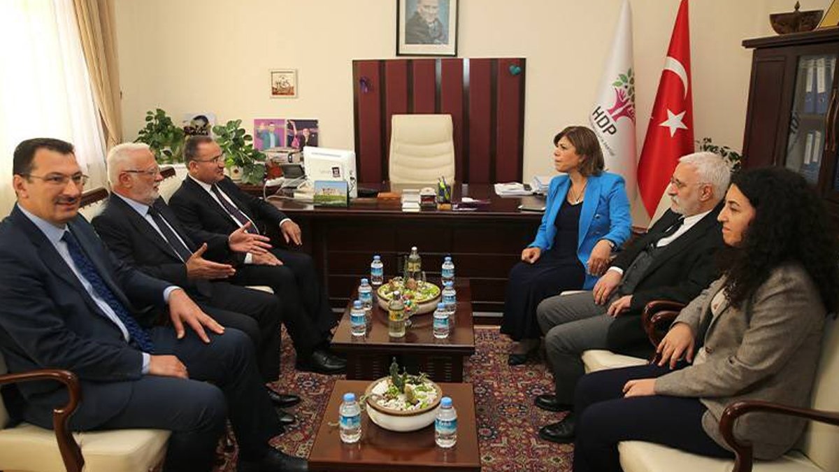 AK Parti'den HDP'ye diyalog çağrısı: Fırsatı kaçırma