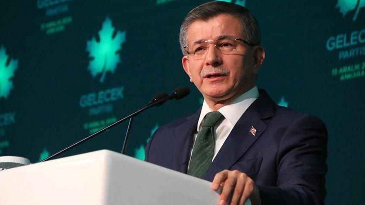 Davutoğlu'ndan Bülent Ecevit için anma mesajı