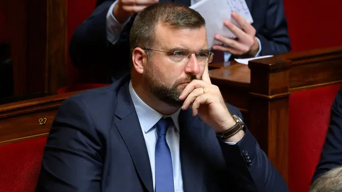 Fransa parlamentosu acımadı: Irkçılık yapan o vekile ağır ceza