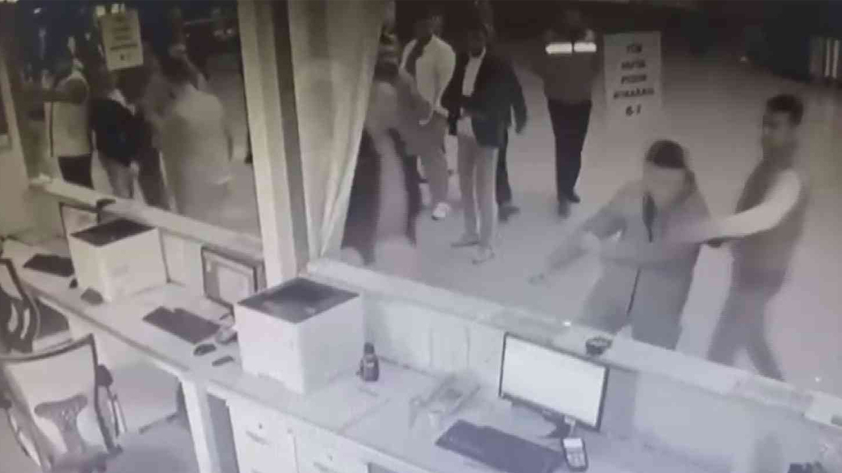 Otogar savaş alanına döndü: 'Niye fiyat indirdin?' deyip saldırdılar