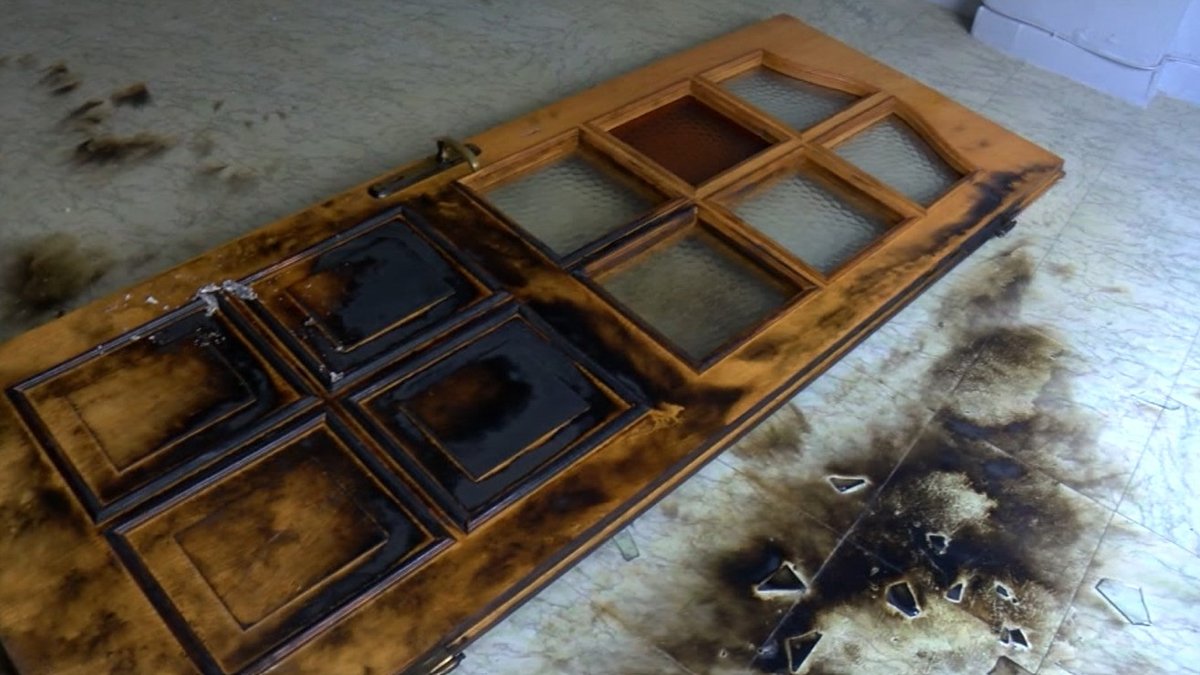 Tahliye kağıdı imzalatan ev sahibine sinirlenip evi yaktı