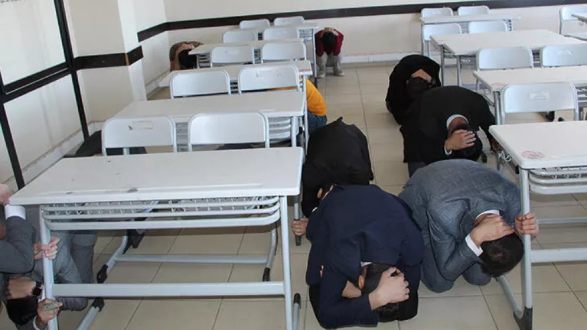 AFAD Başkanı duyurdu: Tüm yurtlarda deprem tatbikatı yapılacak