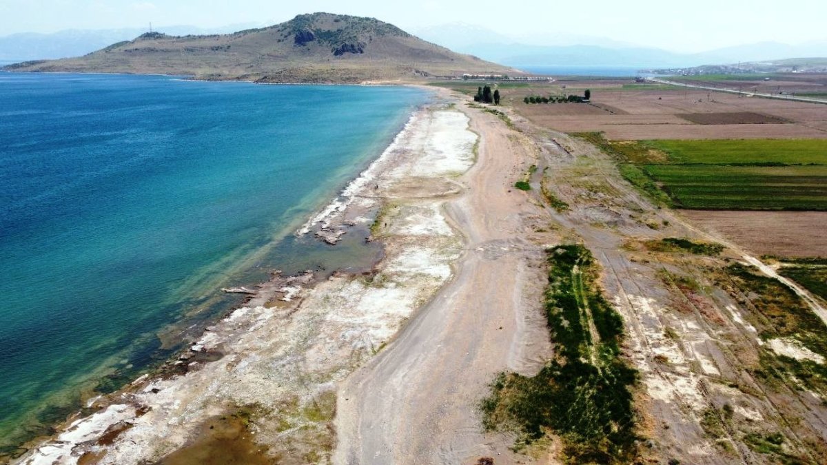 61 milyon metreküp su buhar oldu: Van Gölü'nü kaybedebiliriz