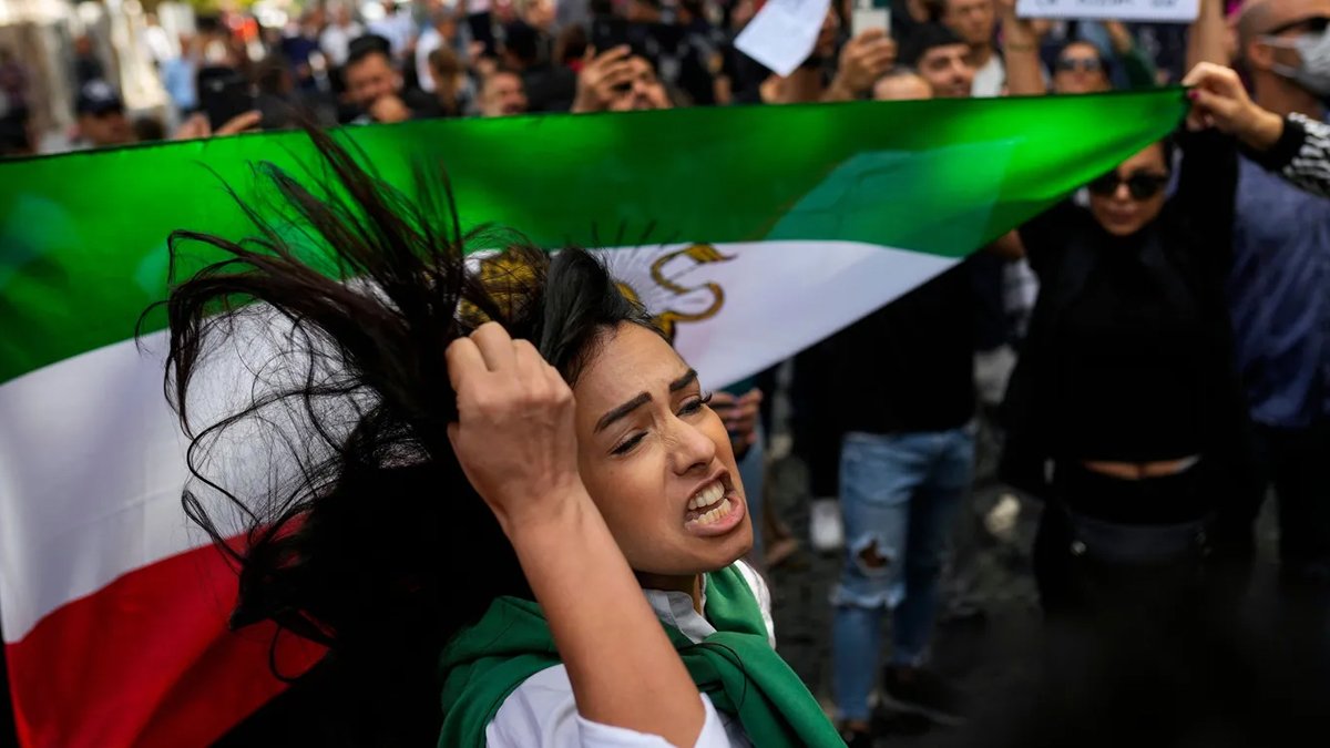 İran'da rejim ateşle oynuyor: Protestocuları Afgan milislere kırdırıyorlar