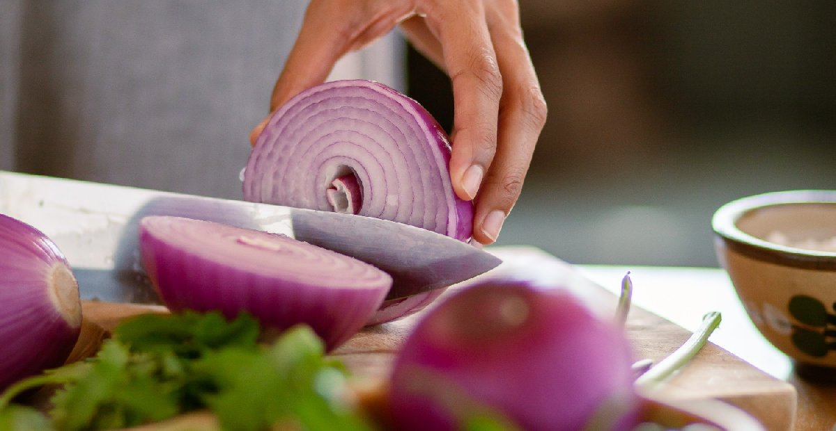 Dilimlenince zehir saçan o besin herkesi korkuttu! Sakın bu şekilde bekletmeyin