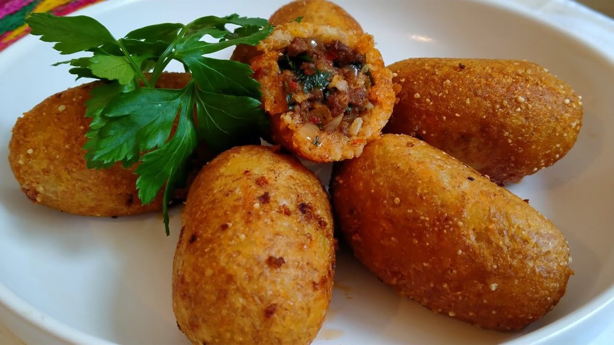 Bu tarifi denedikten sonra içli köfte yapmayan kalmayacak! Bir yiyen bir daha bırakamıyor