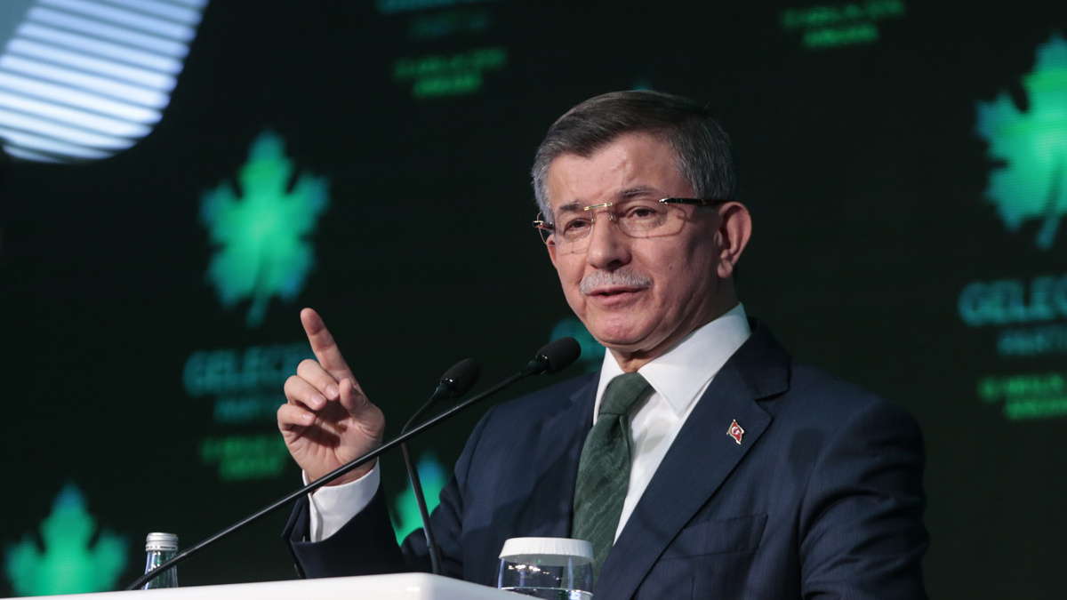 Davutoğlu'ndan Cemevleriyle ilgili torba yasa teklifine tepki: Alevi kardeşlerimizin haklı taleplerini sığdıramazsınız