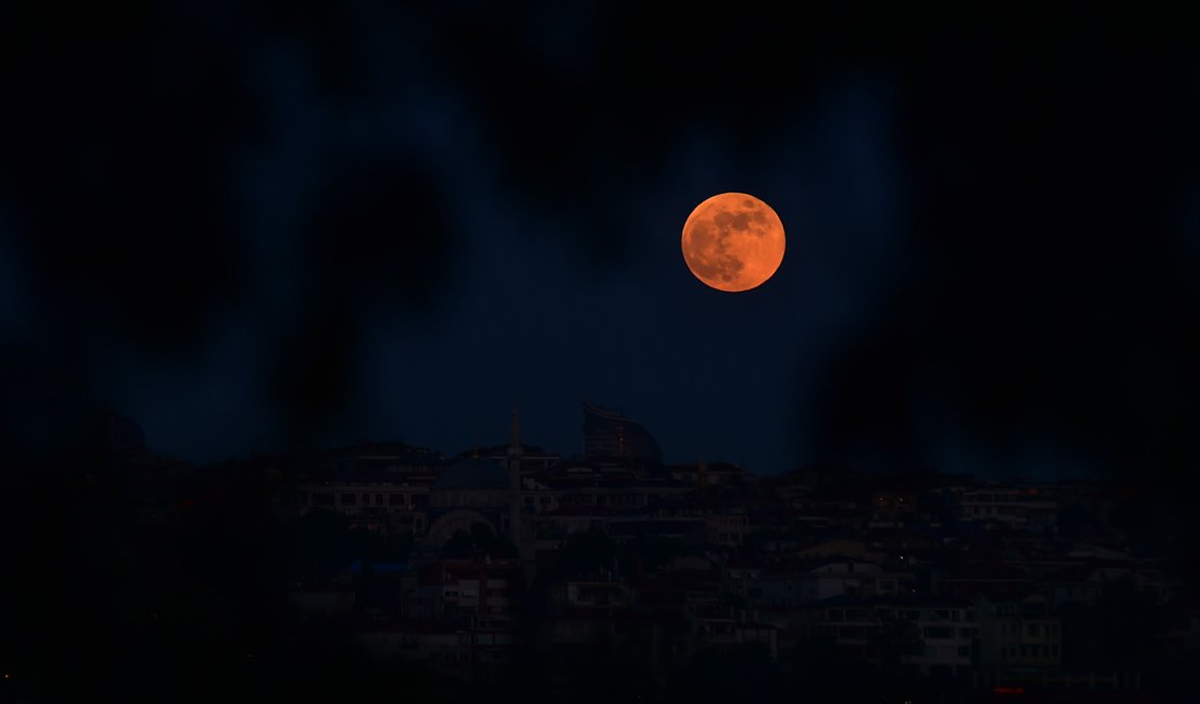 8 Kasım ay tutulmasını benzersiz yapan şey nedir?