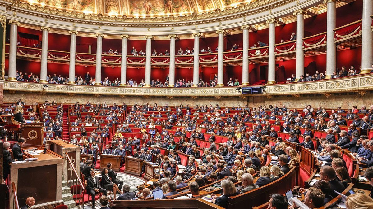 Cumhurbaşkanı, Meclis'in feshedilmesi için bir aydır çalışıyor