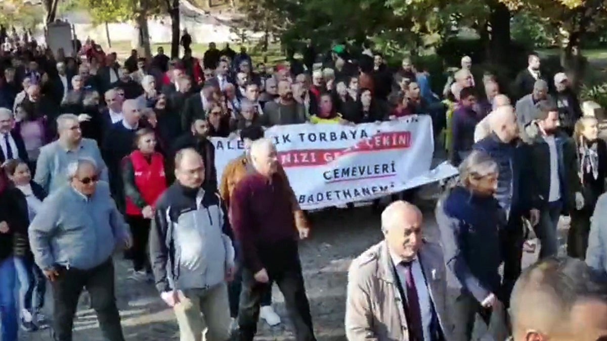 Alevi dernekleri, AK Parti'nin yeni açılımına tepkili: İnancımıza saygısızlık