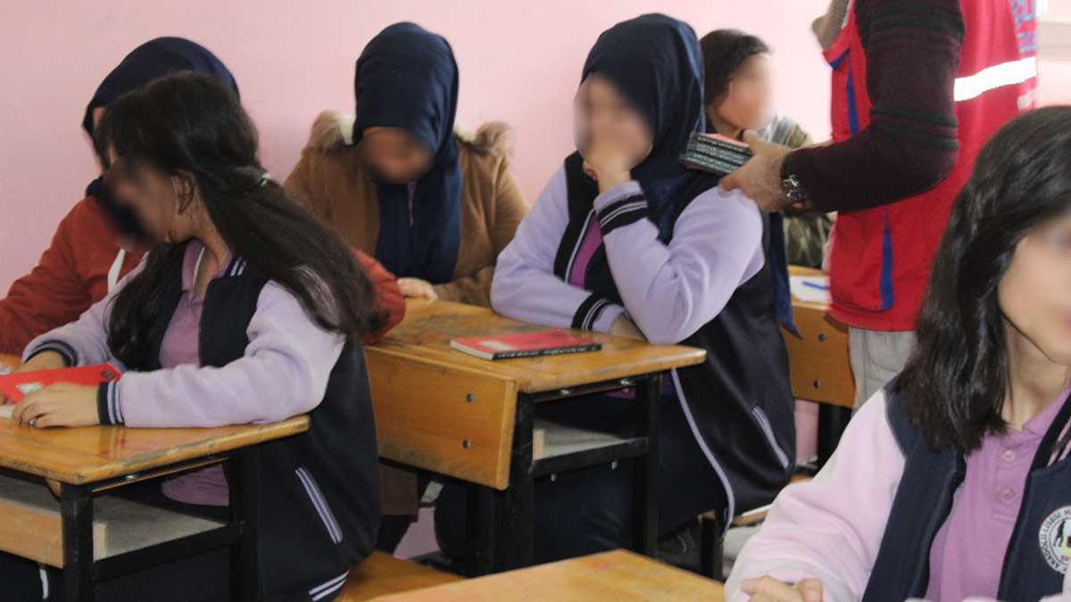 Lisede toplu intihar girişimi