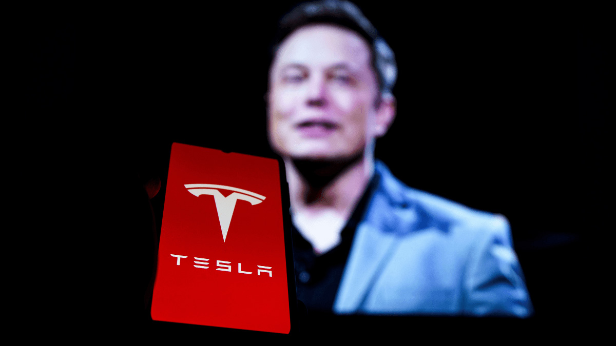 Bir kez daha sözünden caydı: Tesla için zor zamanlar