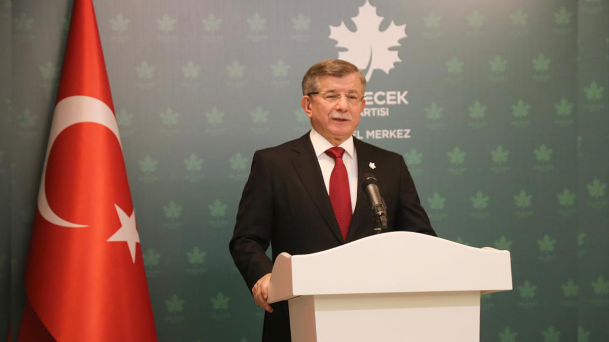 Davutoğlu'dan Erdoğan'a referandum uyarısı: Millet hesapçı adımları cezalandırır