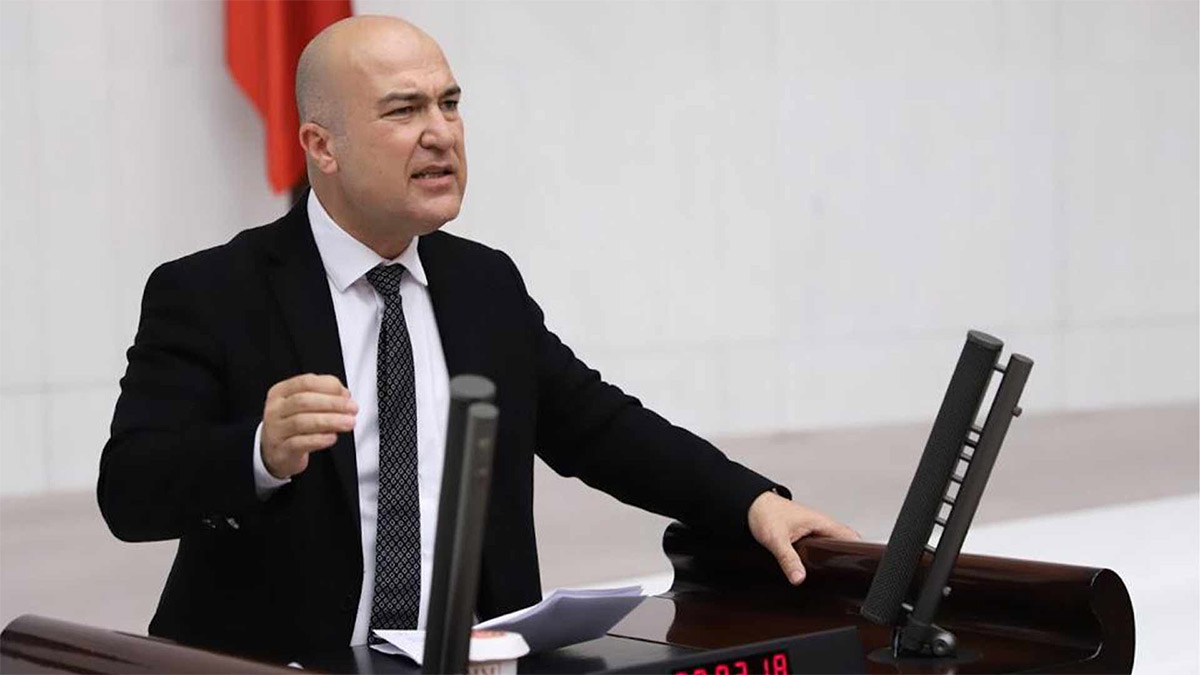 CHP'li vekil ekran görüntüsüyle paylaştı: İmamoğlu'na destek afişleri için toplatma kararı