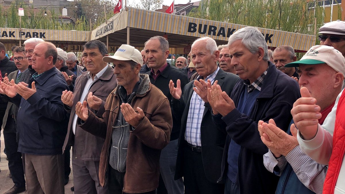 Ekim yapılamadı, topraklar boş kaldı: Üretici çareyi 'dua etkinliğinde' buldu