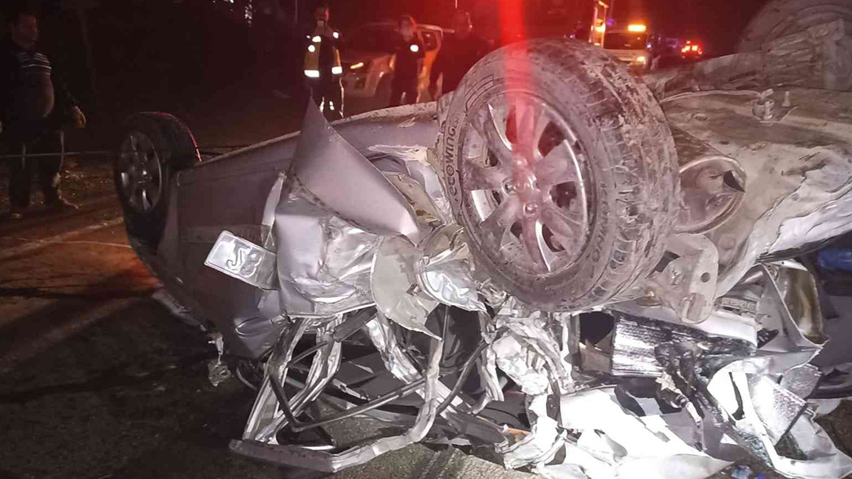 Tır kazaya neden oldu: Düğün dönüşü yapan aileden 2 kişi öldü