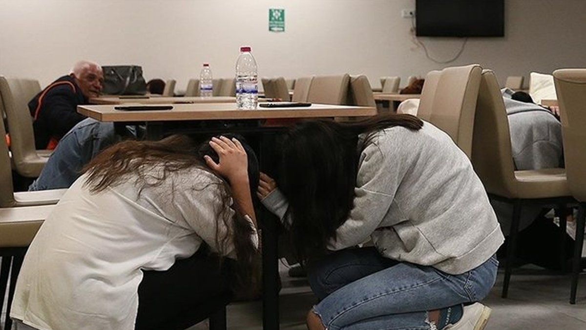 Saat 18:57'ye dikkat! Telefondaki alarmı, camilerdeki anonsu duyunca panik olmayın: Hemen masanın altına çökün