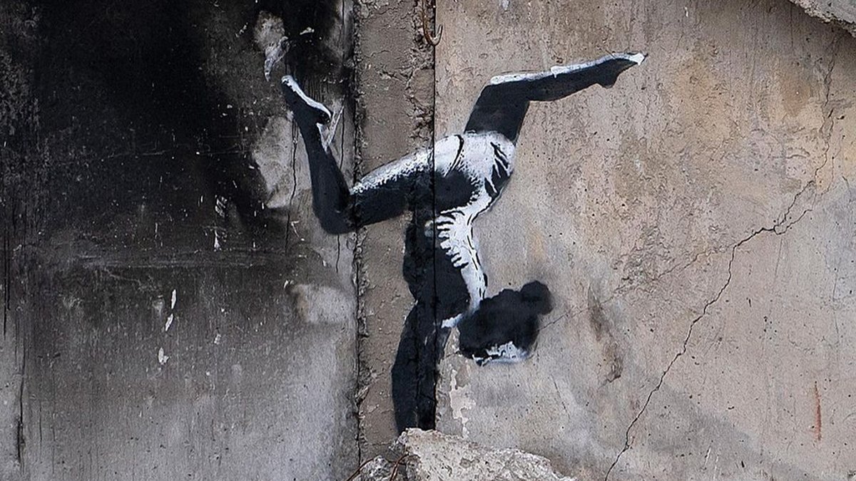 Banksy’nin son eseri Ukrayna’da bombalanan bir binada ortaya çıktı
