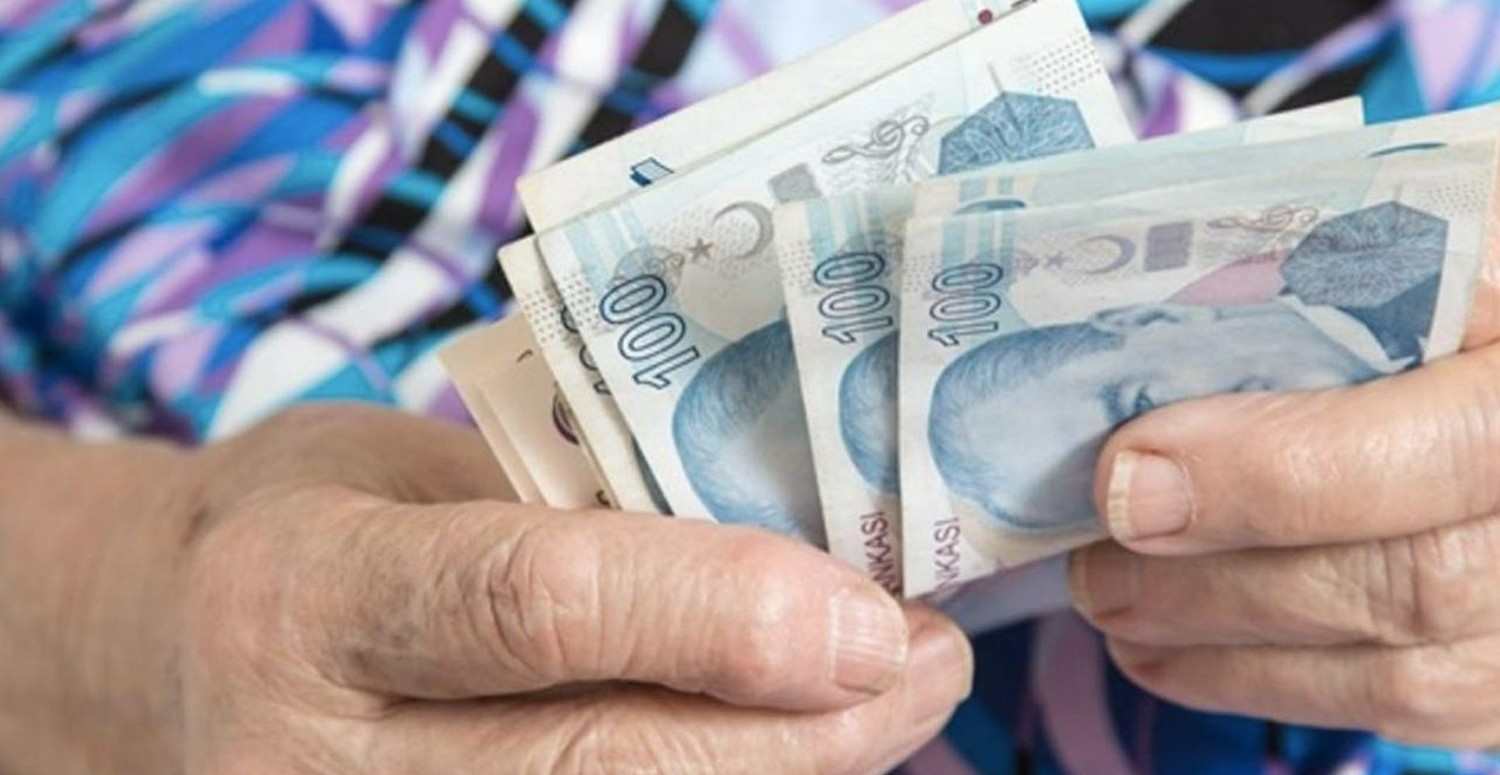 Emekliler için ﻿Kamu bankaları gözü kararttı! O bankalardan emeklilere büyük promosyon jesti... Ziraat Bankası, Halkbank ve Vakıfbank promosyonda atağa geçti... İşte Kasım 2022 emekli promosyon ödemeleri