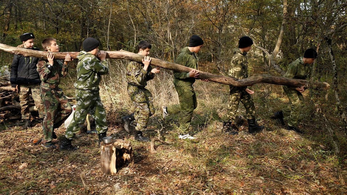 Kırım'ın ilhakından sonra da denemişlerdi: Rusya’da 'askeri eğitim' okullara geri dönüyor