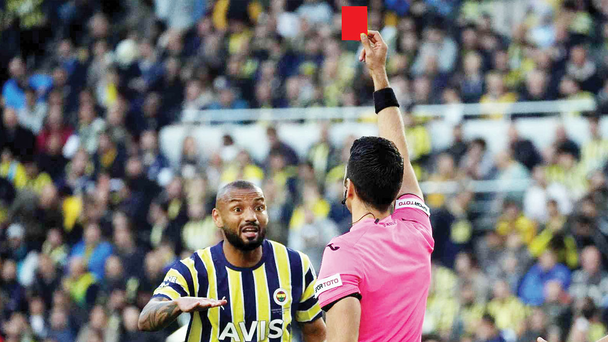 İşte dikkat çeken notlar: Kanarya’nın kâbusu kırmızı kart