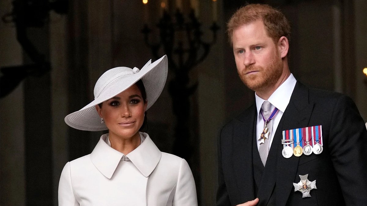 'İnsan hakları' ödülü alacak olan Harry ve Meghan ile oturmak isteyen 1 milyon dolar ödeyecek