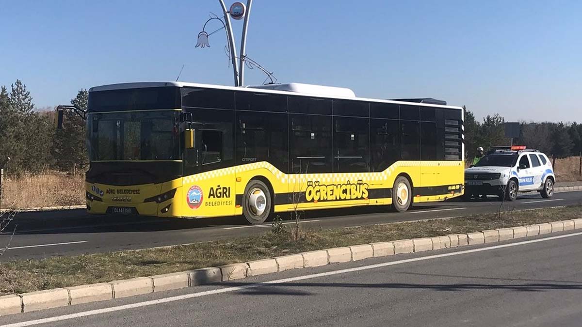Belediye otobüsünün çarptığı 2 kadın hayatını kaybetti