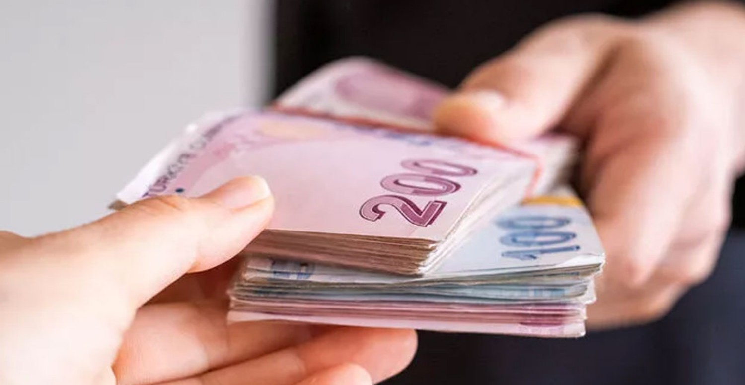 Halkbank, Vakıfbank ve Ziraat Bankası emekliye düşük faizli kredi için düğmeye bastı! Şartları taşıyana 25 BİN TL anında nakit verilecek... Maaşınızı kamu bankasından alıyorsanız hemen başvurun...