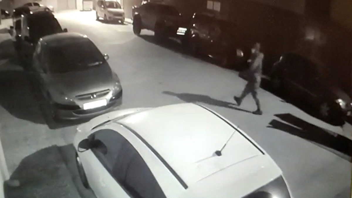 Oto hırsızı amacına ulaşamayınca bakın ne yaptı...