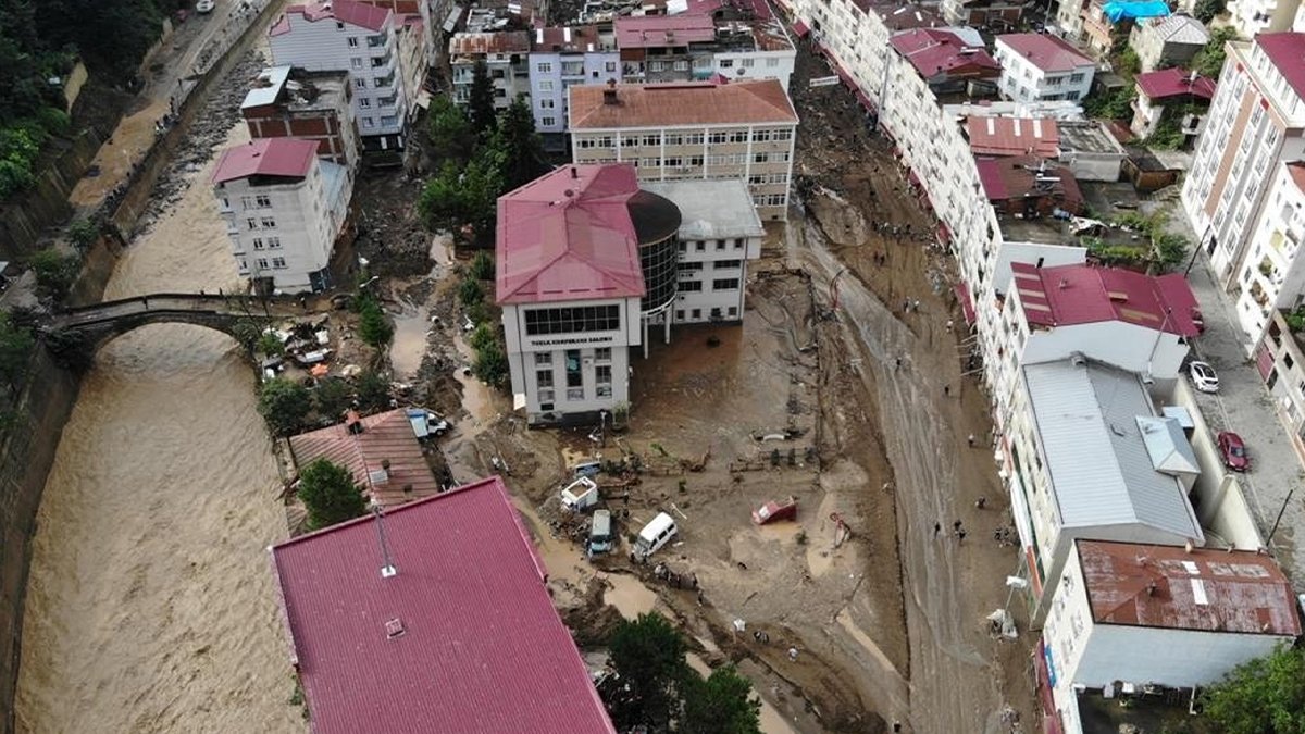 Sayıştay 'ölüme davetiye çıkarıyorsunuz' dedi ve uyardı: Binlerce bina ve köprü mevzuata aykırı