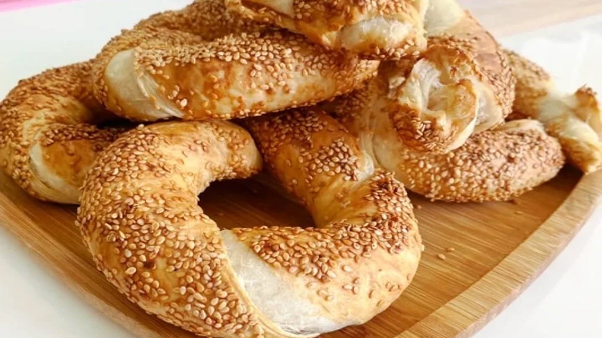 Milföy hamurundan 5 dakikada simit yapın! Herkes size hangi pastaneden aldın diye soracak