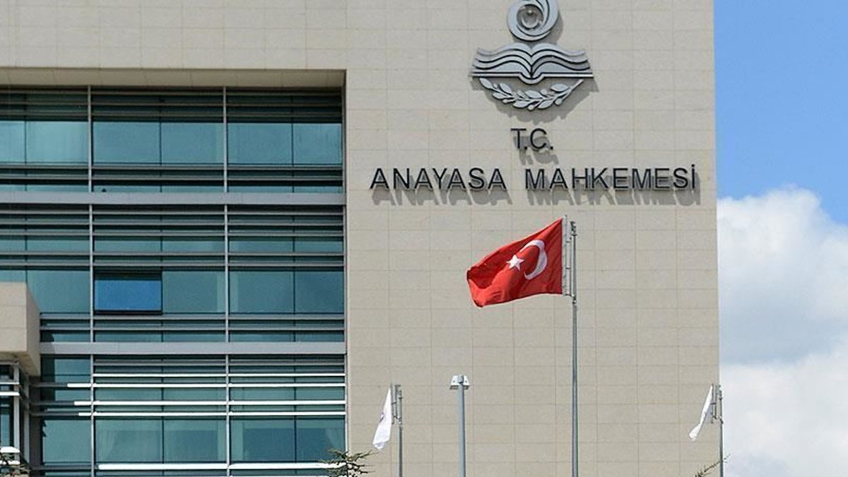 AYM'den tartışmaları bitirecek karar: Sosyal medya paylaşımına ceza verilemez