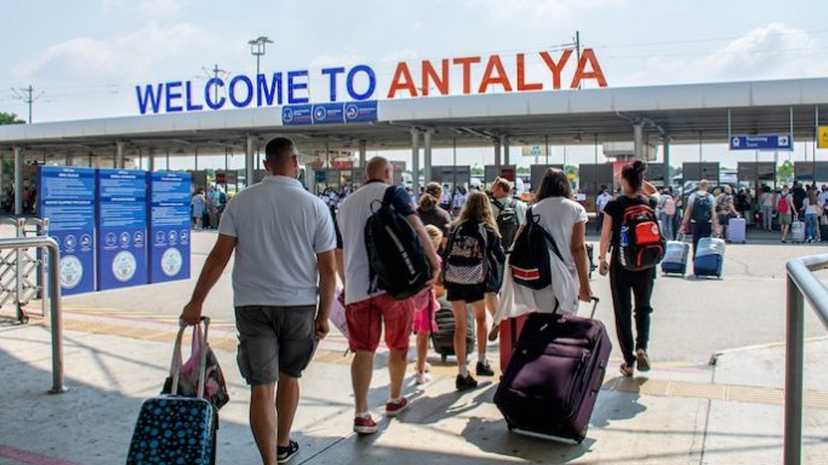 O ilimizde turist rekoru kırıldı: Tam 13 milyon turist geldi