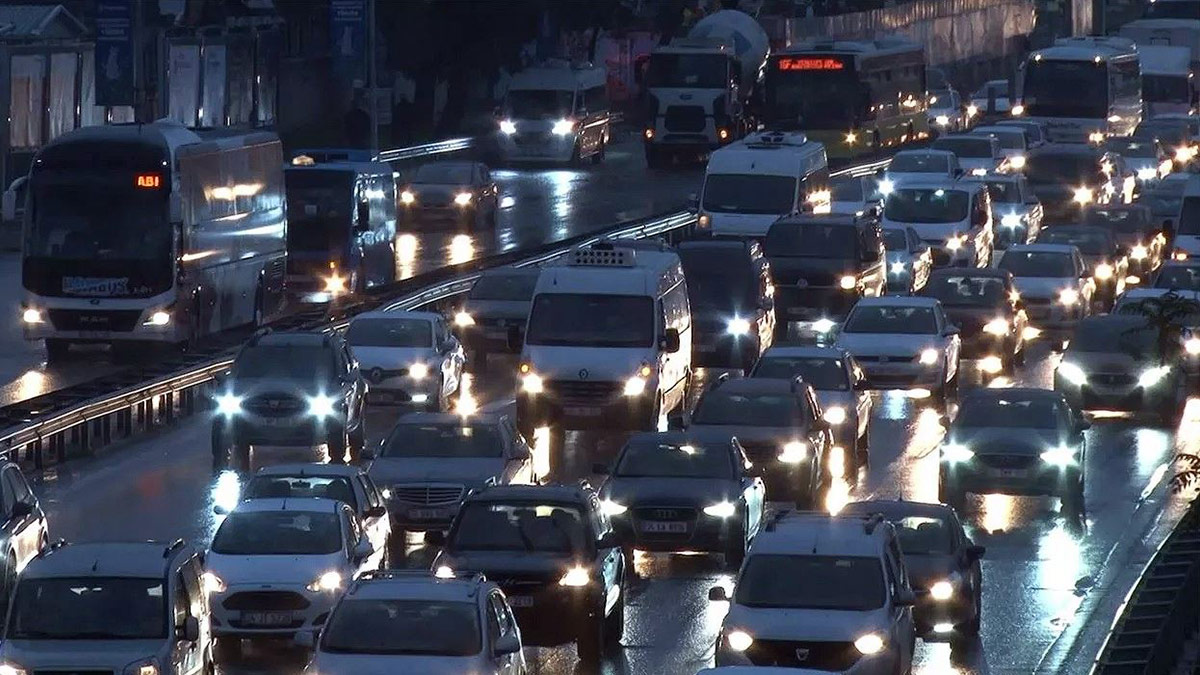 İstanbul'da trafik durma noktasında