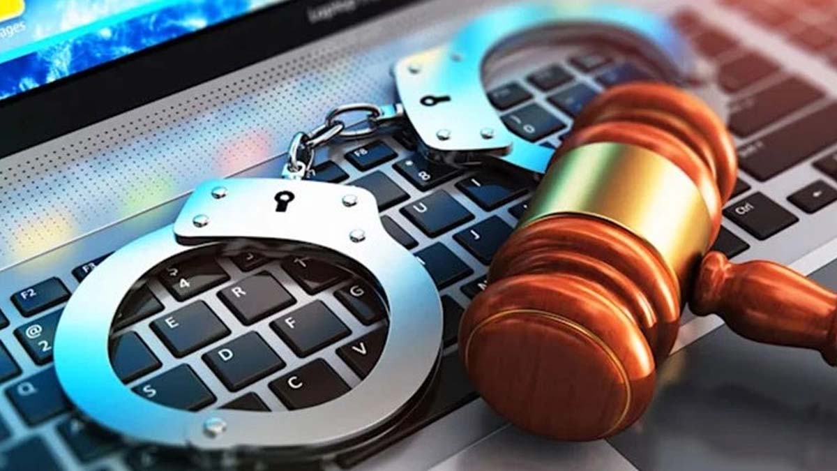 İnternete korsan film yükleyen 2 kişiye rekor ceza