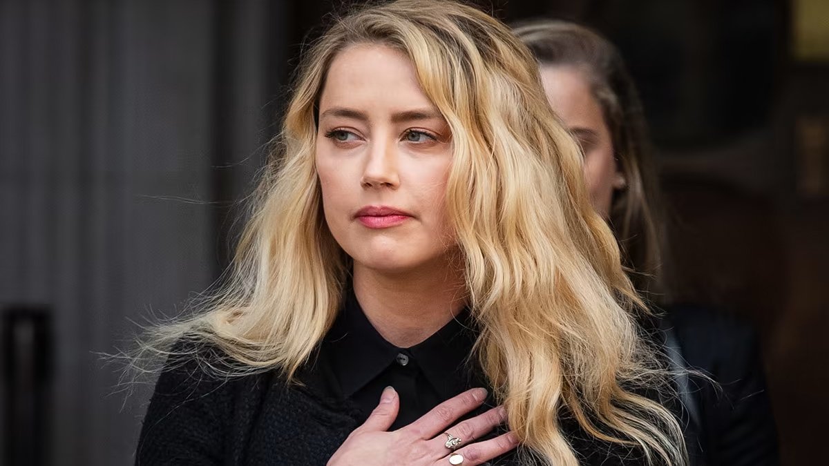 Amber Heard’e feminist gruplardan destek: Alenen utandırılmasını kınıyoruz