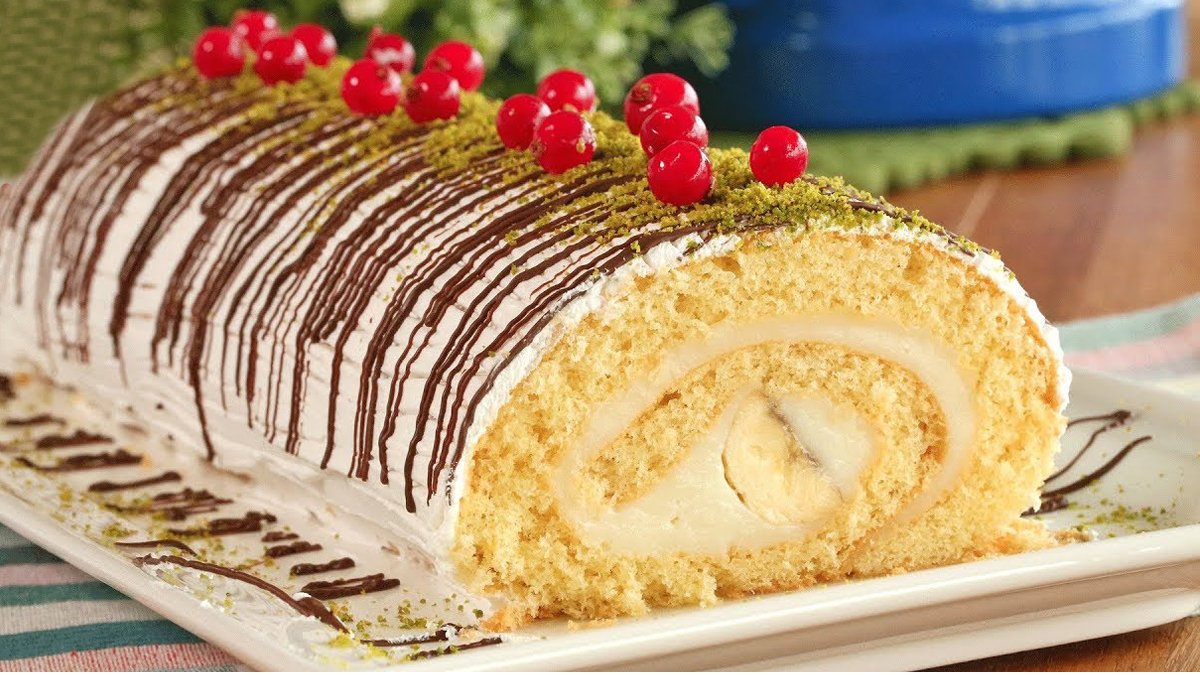 Muz yemeyen bile bitince daha yok mu diyor? İşte beğenisi garanti muzlu rulo pasta