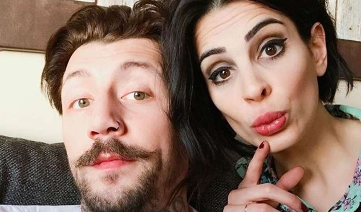 Sosyal medyadan yapılan hakareti affetmedi! Ünlü oyuncu davalık oldu!