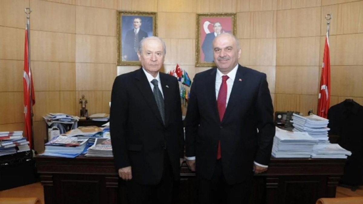 MHP'den şaşırtan karar: İYİ Partili vekilin elini sıktı partiden ihraç edildi