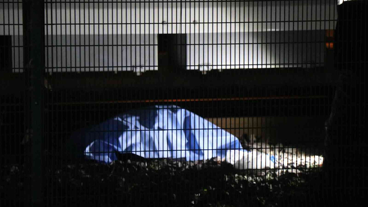 Bir anlık dalgınlık sonu oldu! Scooter kullanan genç kız trenin altında kaldı