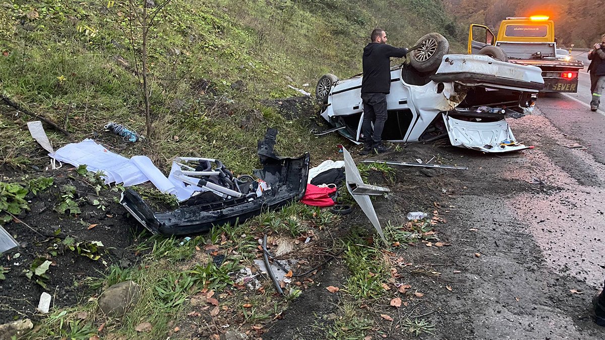 Yağış nedeniyle kayganlaşan yolda feci kaza: 1 ölü 3 yaralı