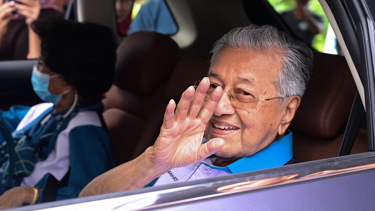 Malezya'da bir ilk: Mahathir Muhammed 53 yıl sonra seçim kaybetti