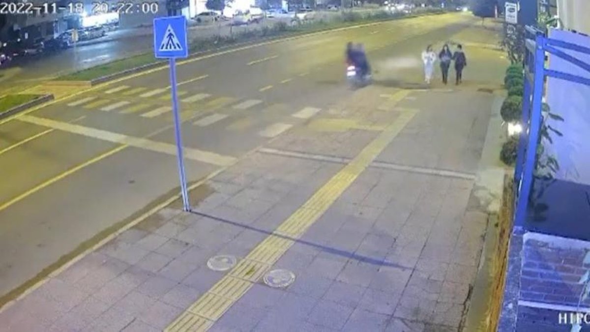 Yolda yürüyen kadınlara akılalmaz saldırı: Bir kadın gözünü kaybedebilir