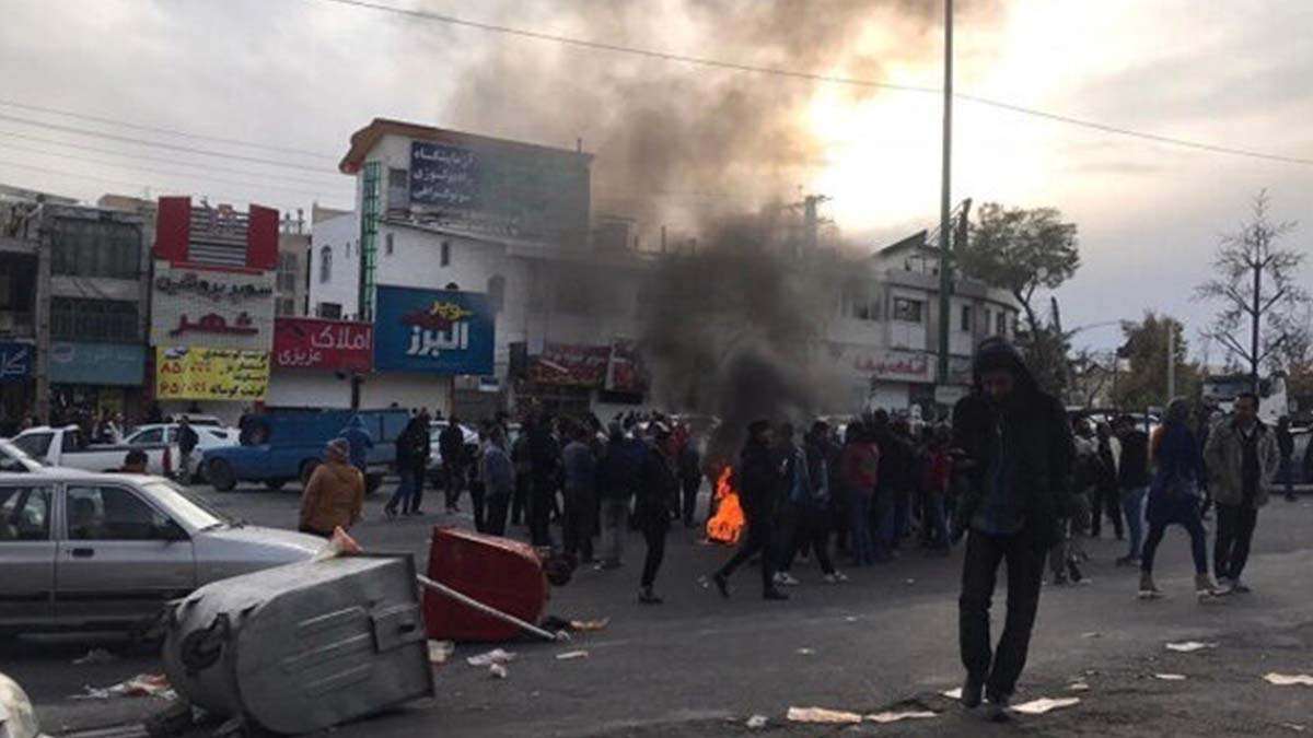 İran'da Mahsa ateşi sönmüyor: Mahabad'da halka ağır saldırı