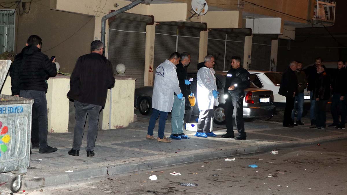 3 polis ve 1 bekçiyi bıçakla yaraladı: Silahla vurularak öldürüldü
