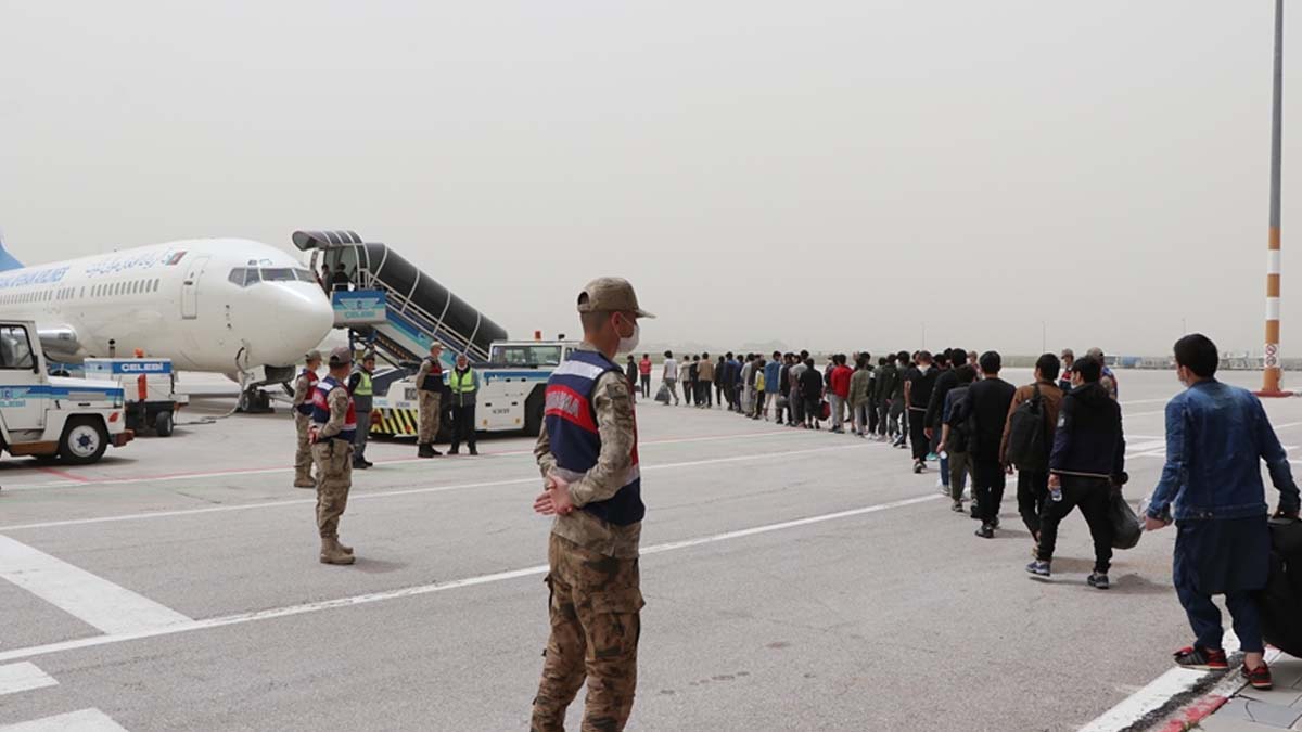 227 göçmen Türkiye'den sınır dışı edildi